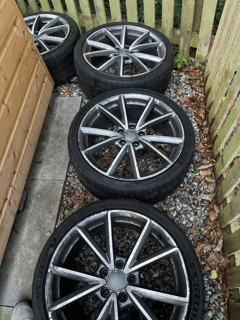 Audi v spoke s3/a3 alloys 19” 