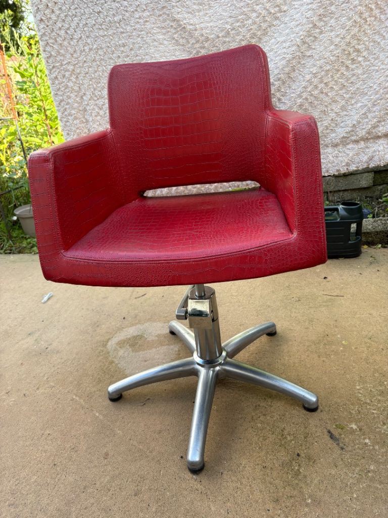 REM RED SALON CHAIR
