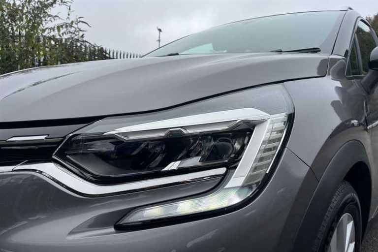 2021 Renault Captur 1.3 TCe (140 PS) Iconic 5 Door Petrol SUV Automatic SUV Petrol Automatic