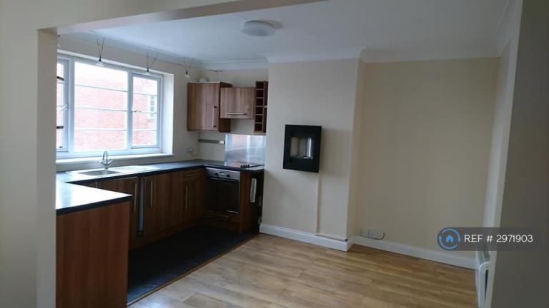 2 bedroom flat in King Georges Place, Maldon, CM9 (2 bed) (#2971903)