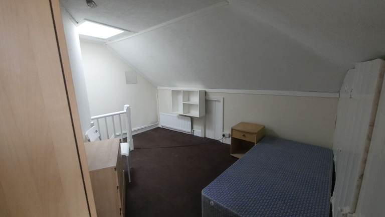 Double room to let in Windham rd. Springbourne. 