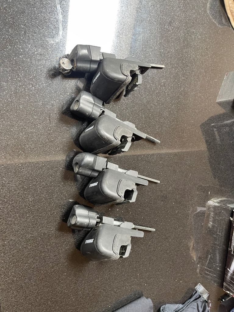 Thule foot pack 853 with locks and 2 keys