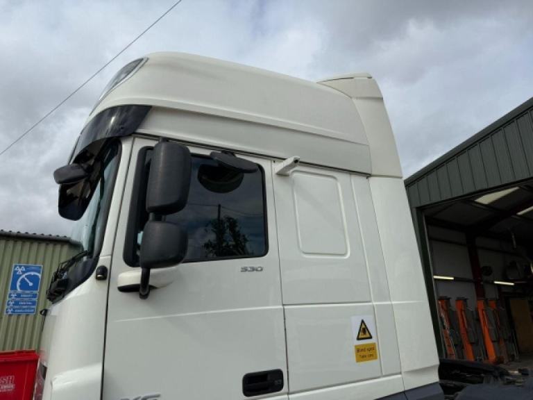 DAF XF 530 6x2 MID LIFT SLEEPER CAB TRACTOR UNIT