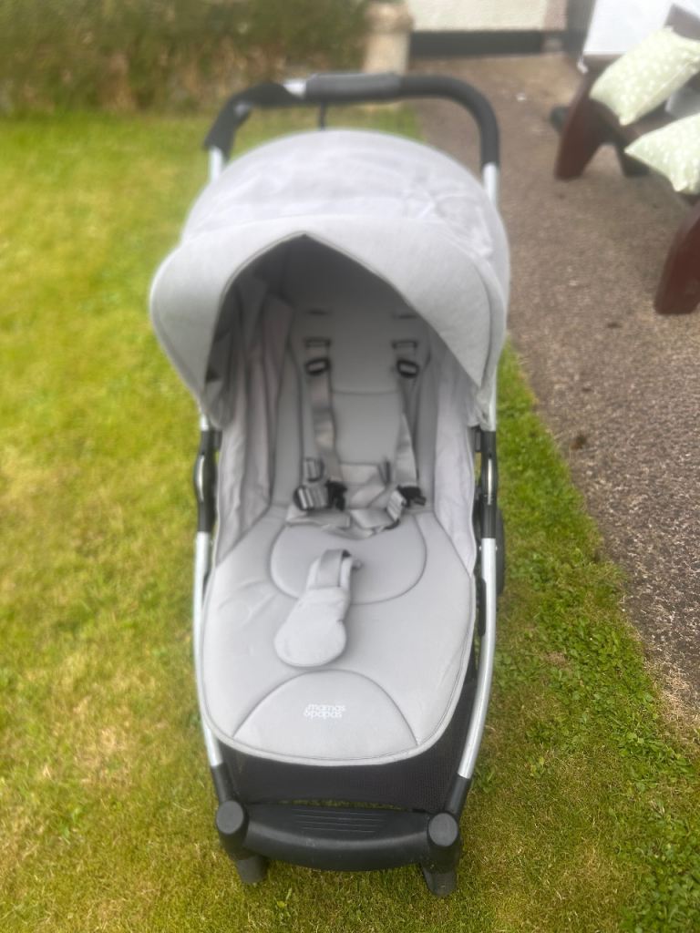 Mamas and Papas Armadillo Stroller and Free Maxi Cosi car seat with Isofix