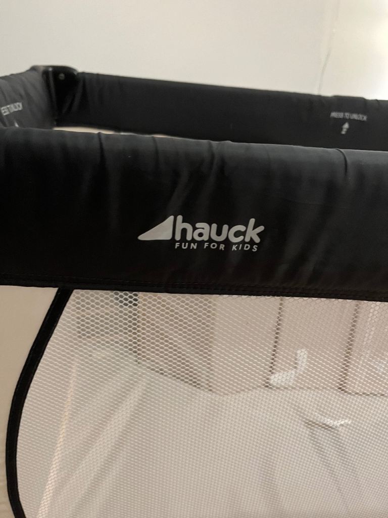 Hauck Travel Cot
