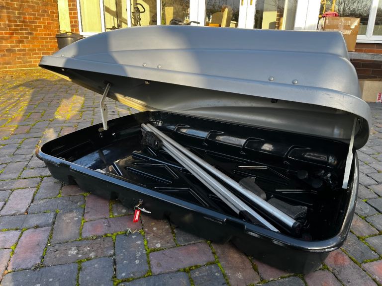 Halfords 320L Roof Box – Silver/Black – 130cm x 90cm – Great Condition