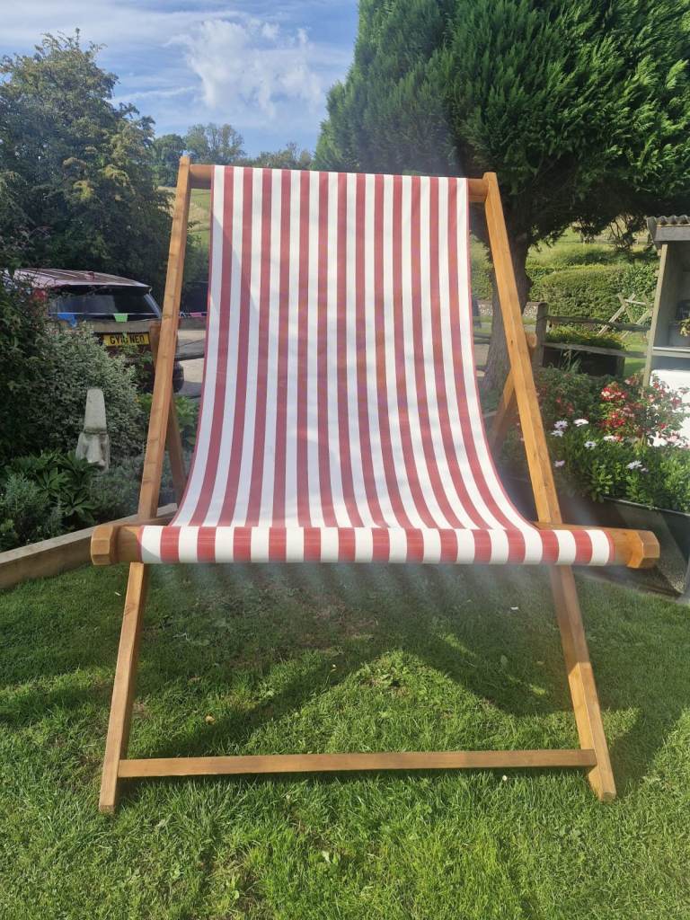 image for Giant Deckchair red and white 
