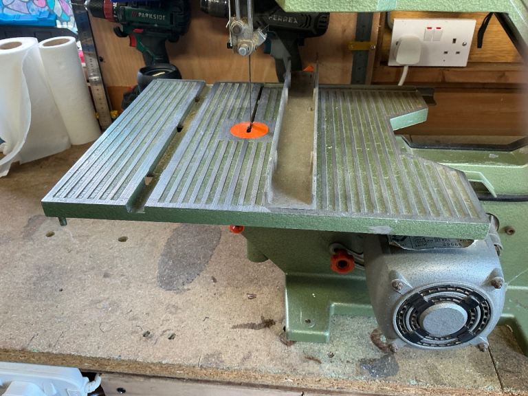 Dewalt dw 100 Bench top Bandsaw with Disc Sander – Good Working Condition this is a old model