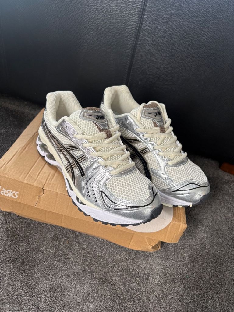 ASICS 
