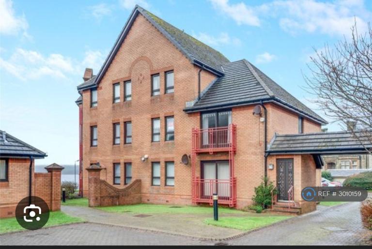 2 bedroom flat in Curlinghall, Largs, KA30 (2 bed) (#3010159)