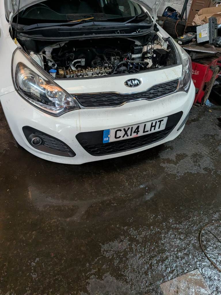 Kia Rio 1.4 6 speed breaking for spares 