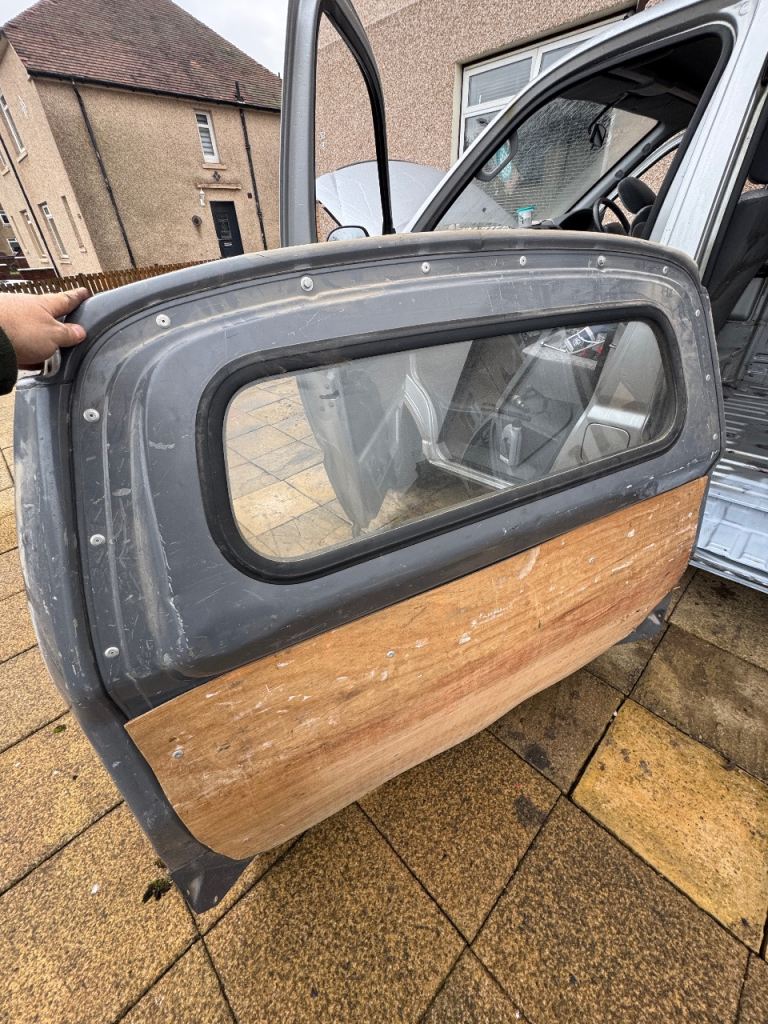 Toyota Hiace bulkhead with screen