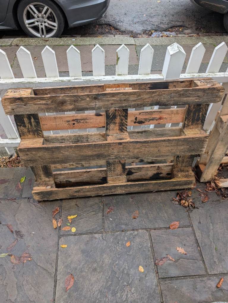 2 free pallets