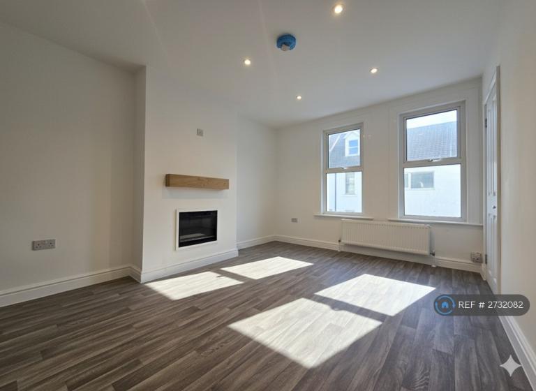 2 bedroom house in Ash Tree Road, Folkestone, CT19 (2 bed) (#2732082)