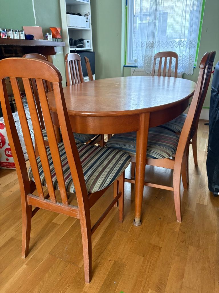 Dining table and chair set
