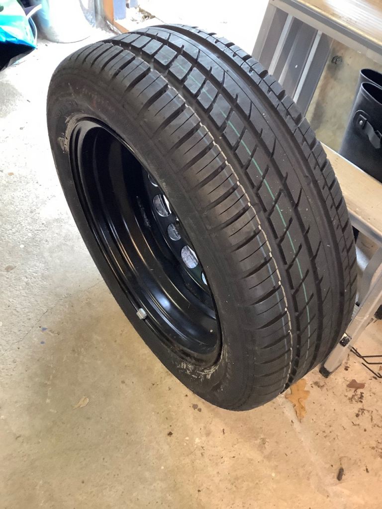 Brand new 16” car wheel and jack set