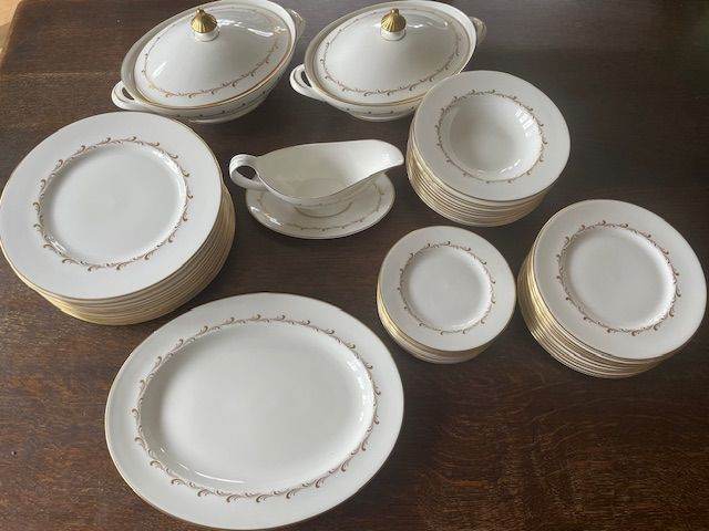 Royal Doulton “Rondo”H4935 - 52 pc Dinner Service