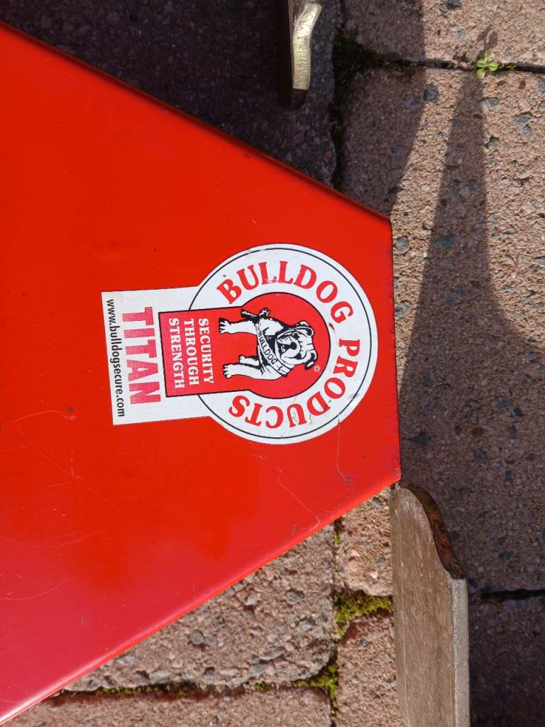 Bulldog caravan wheel clamp
