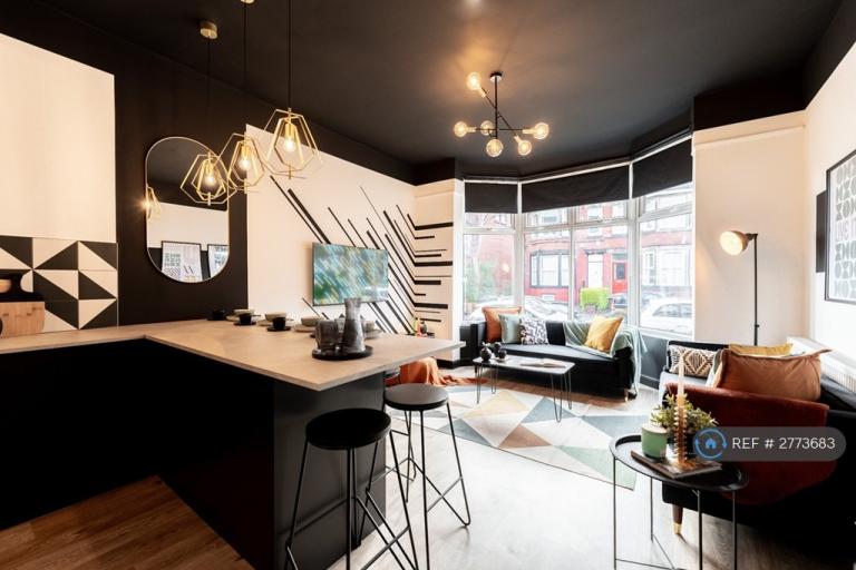 6 bedroom house in Headingley Avenue, Leeds, LS6 (6 bed) (#2773683)