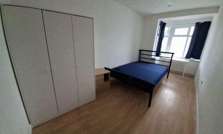 New Double room with shared kitchen and bathroom in Wembley for Singles