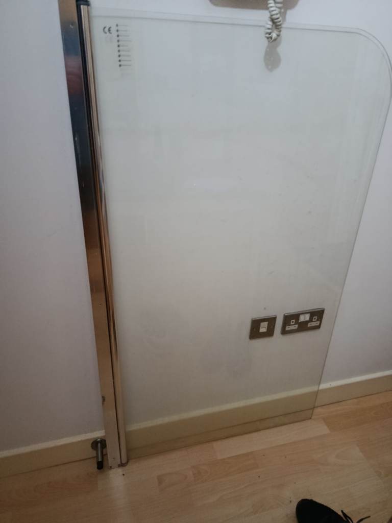 Bath shower screen 