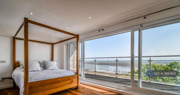 4 bedroom house in Chalkwell Esplanade, Westcliff-On-Sea, SS0 (4 bed) (#2980823)