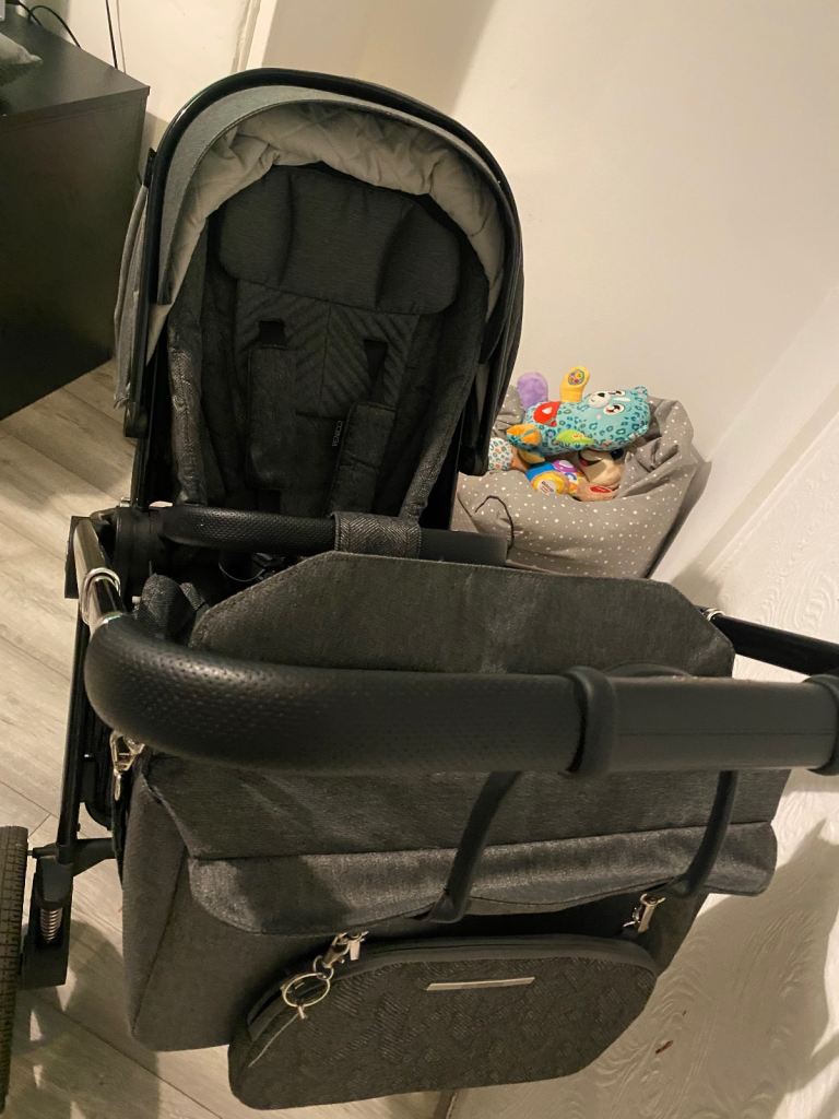 Venicci travel system 