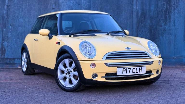 Mini Hatchback 2005, Manual 1.6L - Only 80k Miles - Drives Great