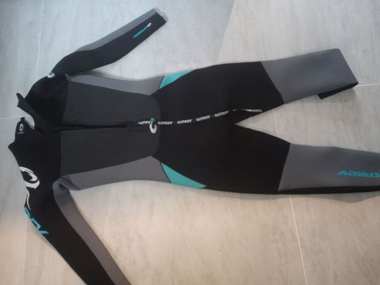 Size 14 ladies wetsuit 