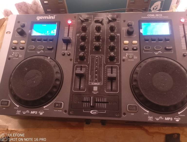 CD mixing deck
