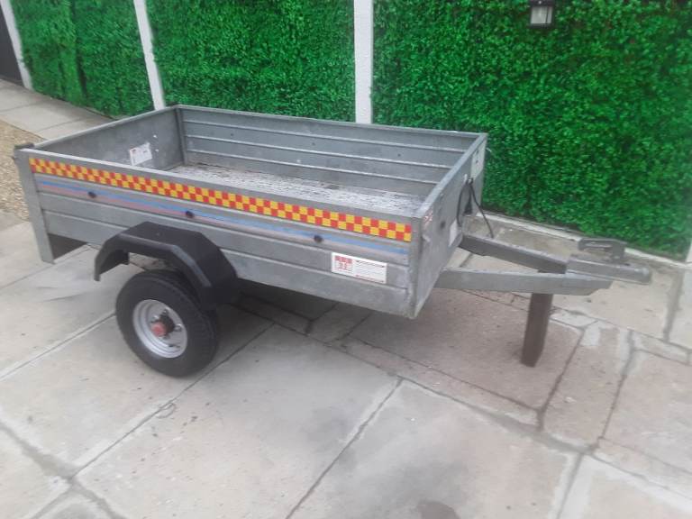 B.t.h galvanised trailer 5x3 as lift out tailgate new tyres new mudgaurds new rain cover 