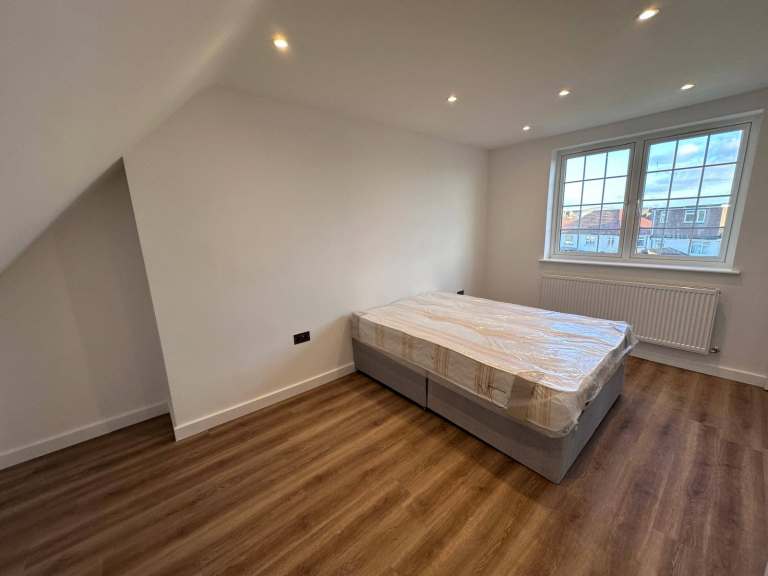 Spacious & Cosy En-suite Room for Rent – SL1 5BU