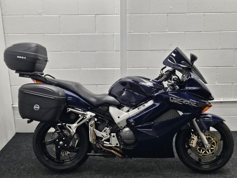 HONDA VFR800F VTEC ** FULL LUGGAGE - CRASH BOBBINS - 12 MONTHS MOT **