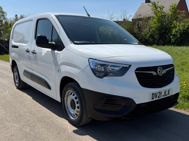 2021 Vauxhall Combo Dynamic 1.5 Turbo D 100PS L2 LWB White Van *19,215 Miles*