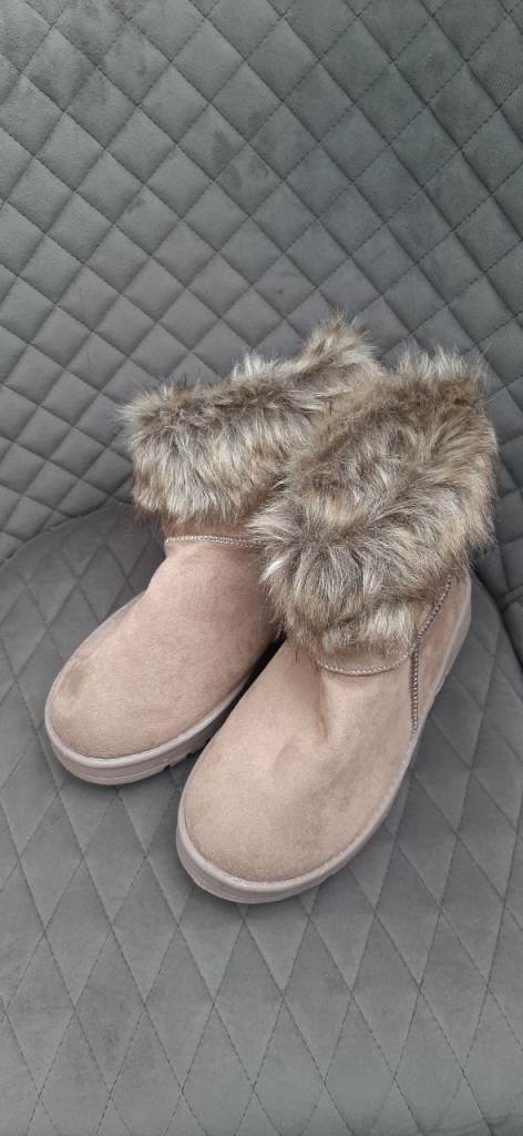 New Ladies Faux Fur Lined Boots - Beige, Size 4