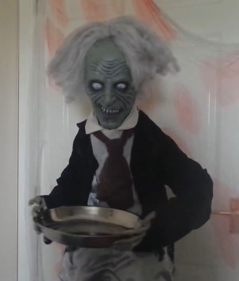 WANTED! Halloween Standing Clown and Waiter The Range Animated Props!