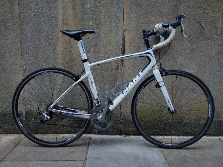 Giant Defy (medium/large) full carbon fibre road bike
