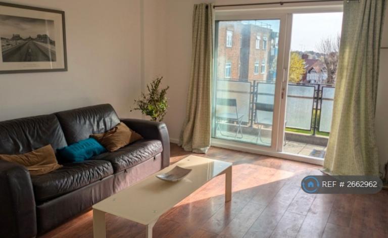 2 bedroom flat in The Homestead, London, N11 (2 bed) (#2662962)