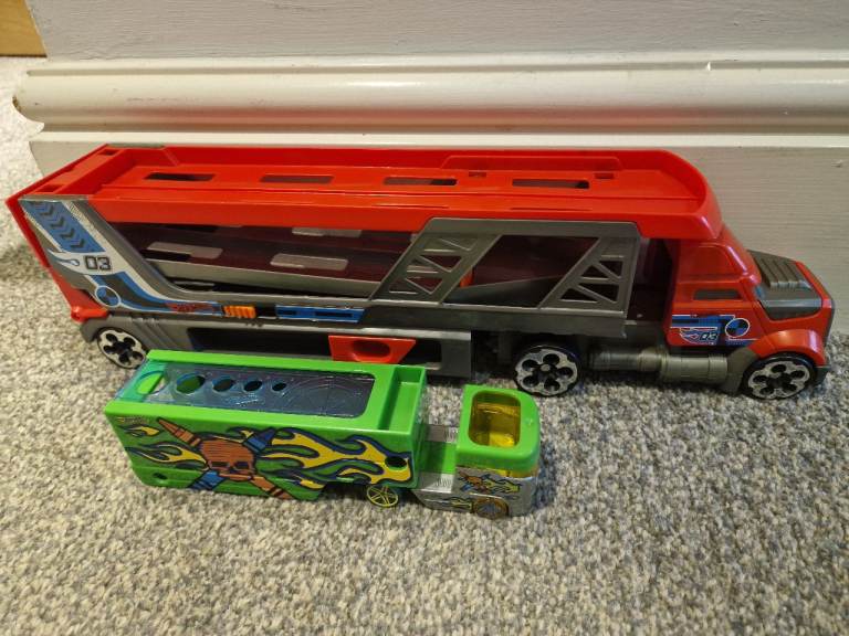 2 x Toy hot wheels trucks