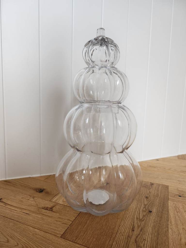 Clear glass pumpkin stack centre peice