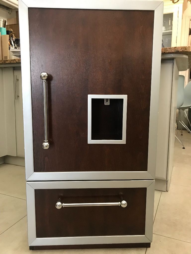 Playroom REFRIGERATOR+ICEMAKER; POTTERY BARN KIDS play kitchen