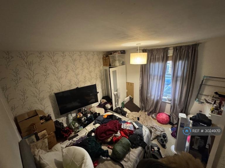 1 bedroom in Tachbrook Road, Feltham, TW14 (#3024970)