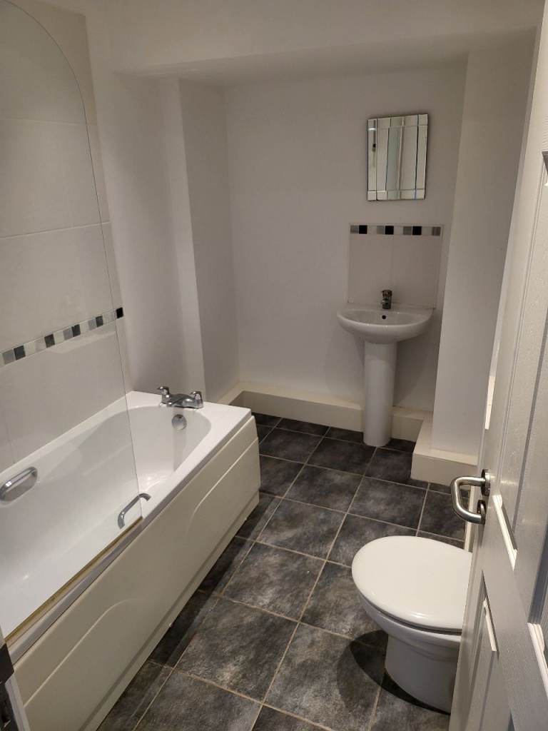 Central Furnished Double Room with Private Bath 