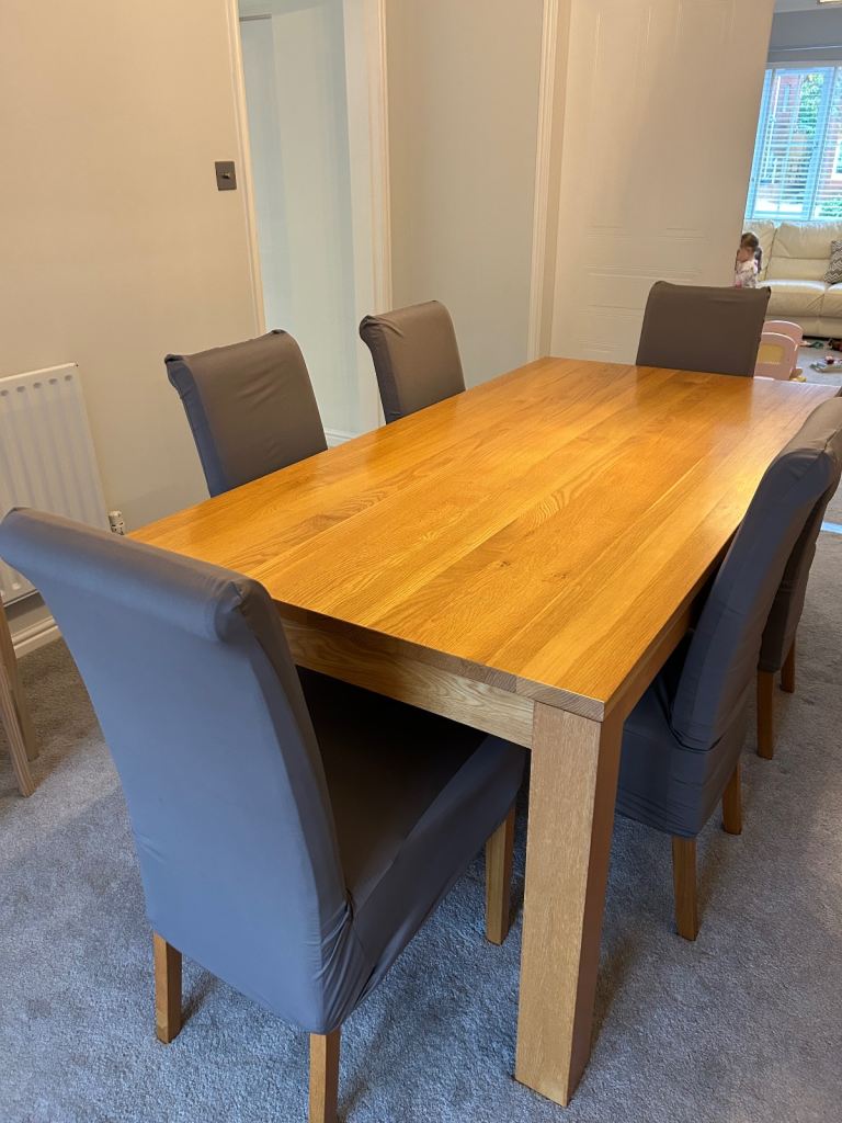 Oak furniture land dining table, 6 chairs 