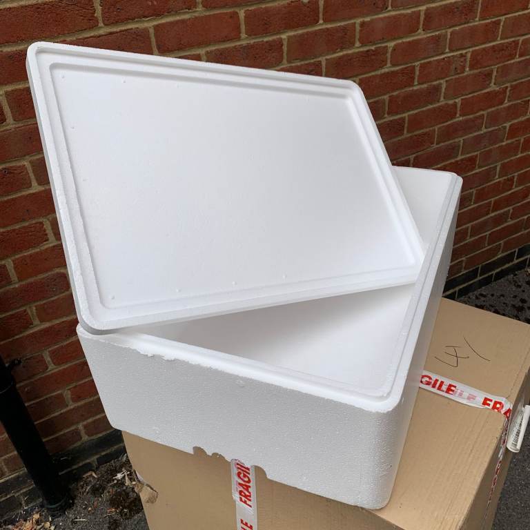 White Polystyrene Box with Lid – As Good As New