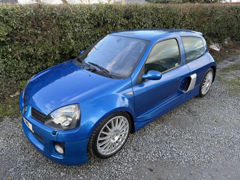RENAULT CLIO 3.0 V6 Sport 2004
