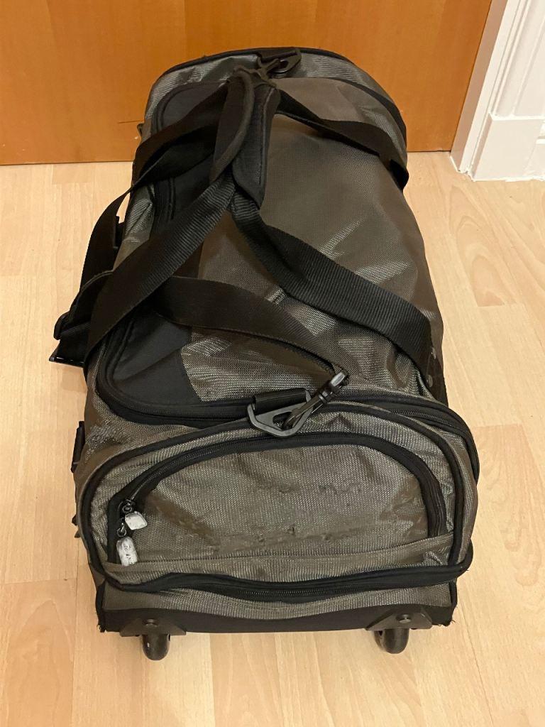 Grey / black hold-all bag with wheels Dunlop