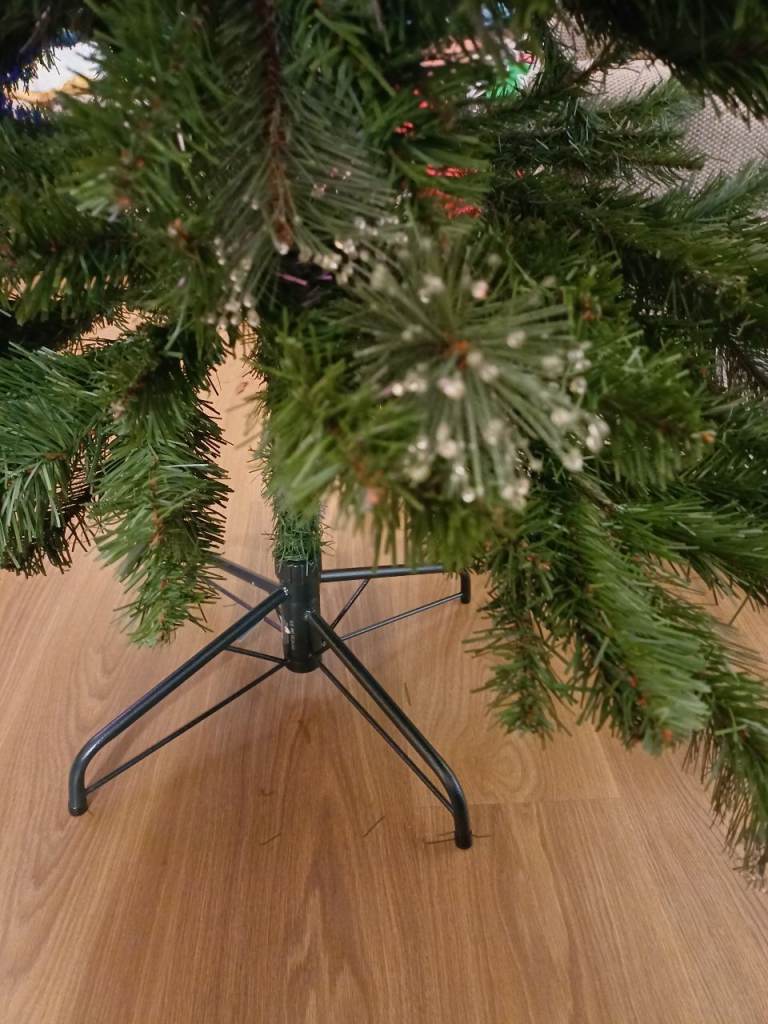 Christmas tree 6ft hooked and sparkling branches