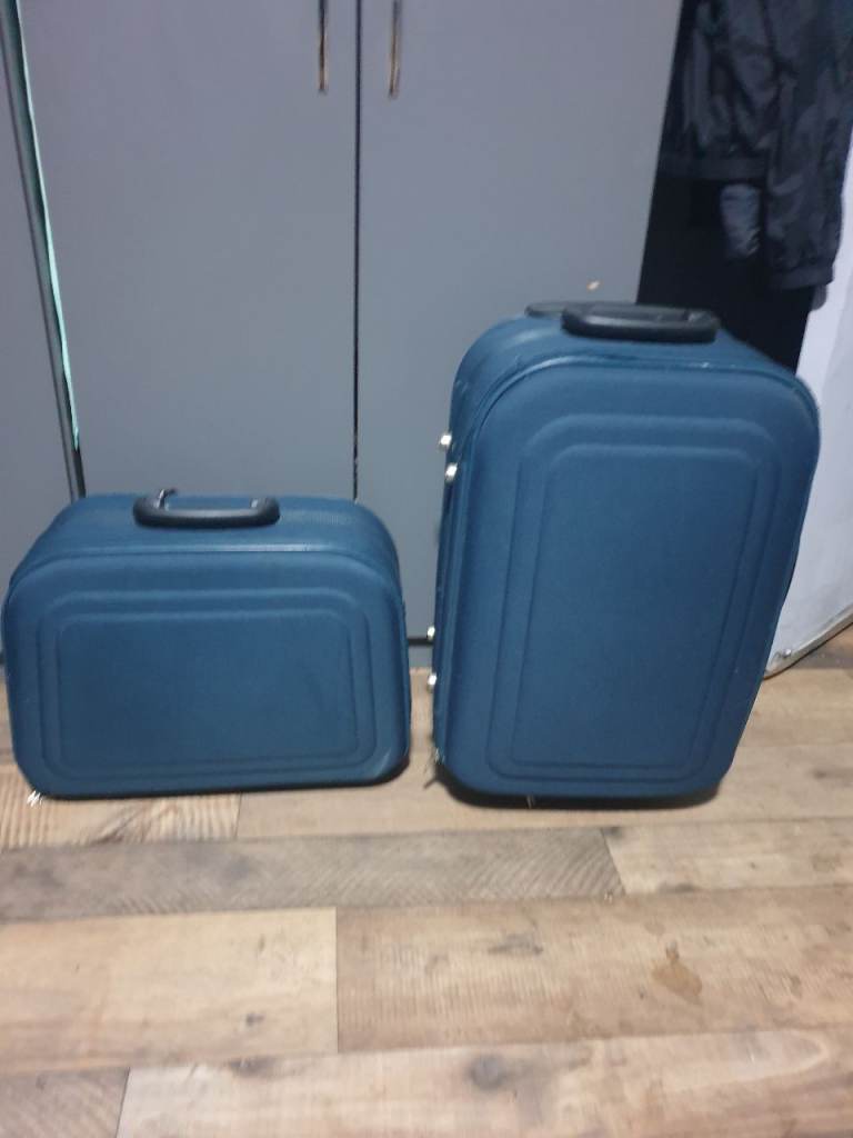 Set of 2 Blue Suitcases – Good Condition