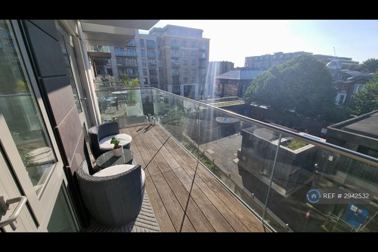 1 bedroom flat in Parr's Way, London, W6 (1 bed) (#2942532)